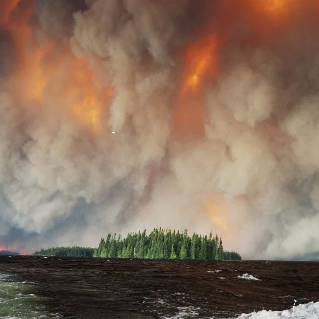 ¿Qué Provocan los Incendios Forestales en Canadá?