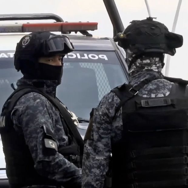 policías