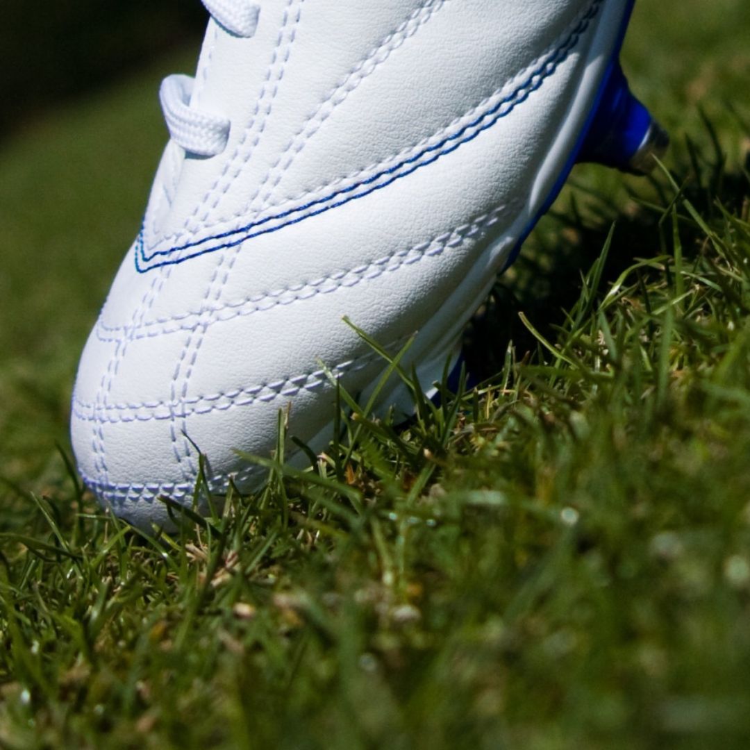 Zapatos deportivos para futbol.