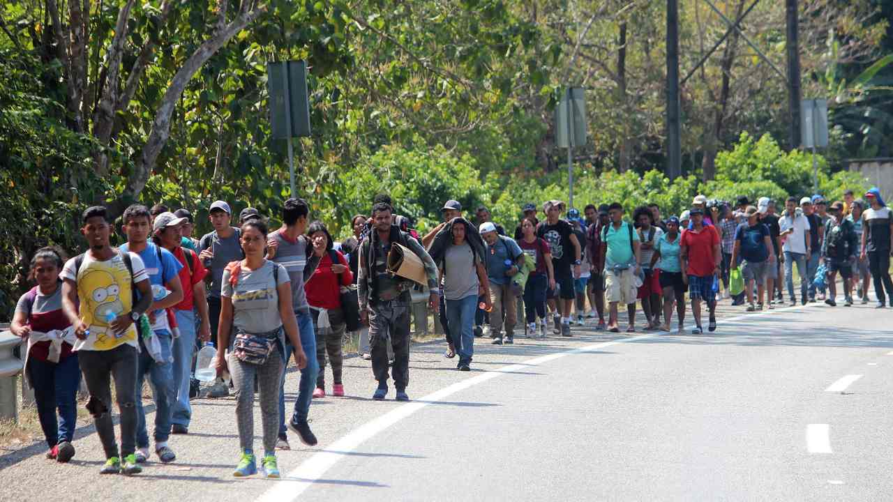 Chiapas Caravana con Mil Migrantes Sale de Tapachula Se Dirige