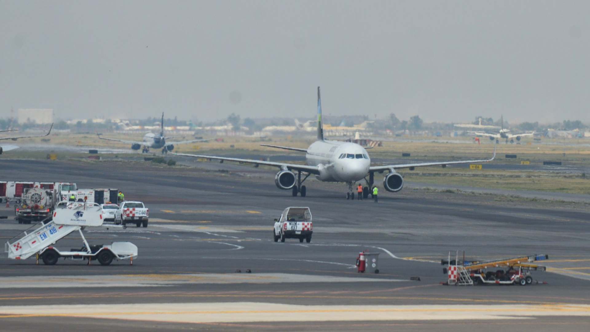 Accidente En El Aeropuerto CDMX Hoy: Dos Aviones Chocan En Tierra En El ...