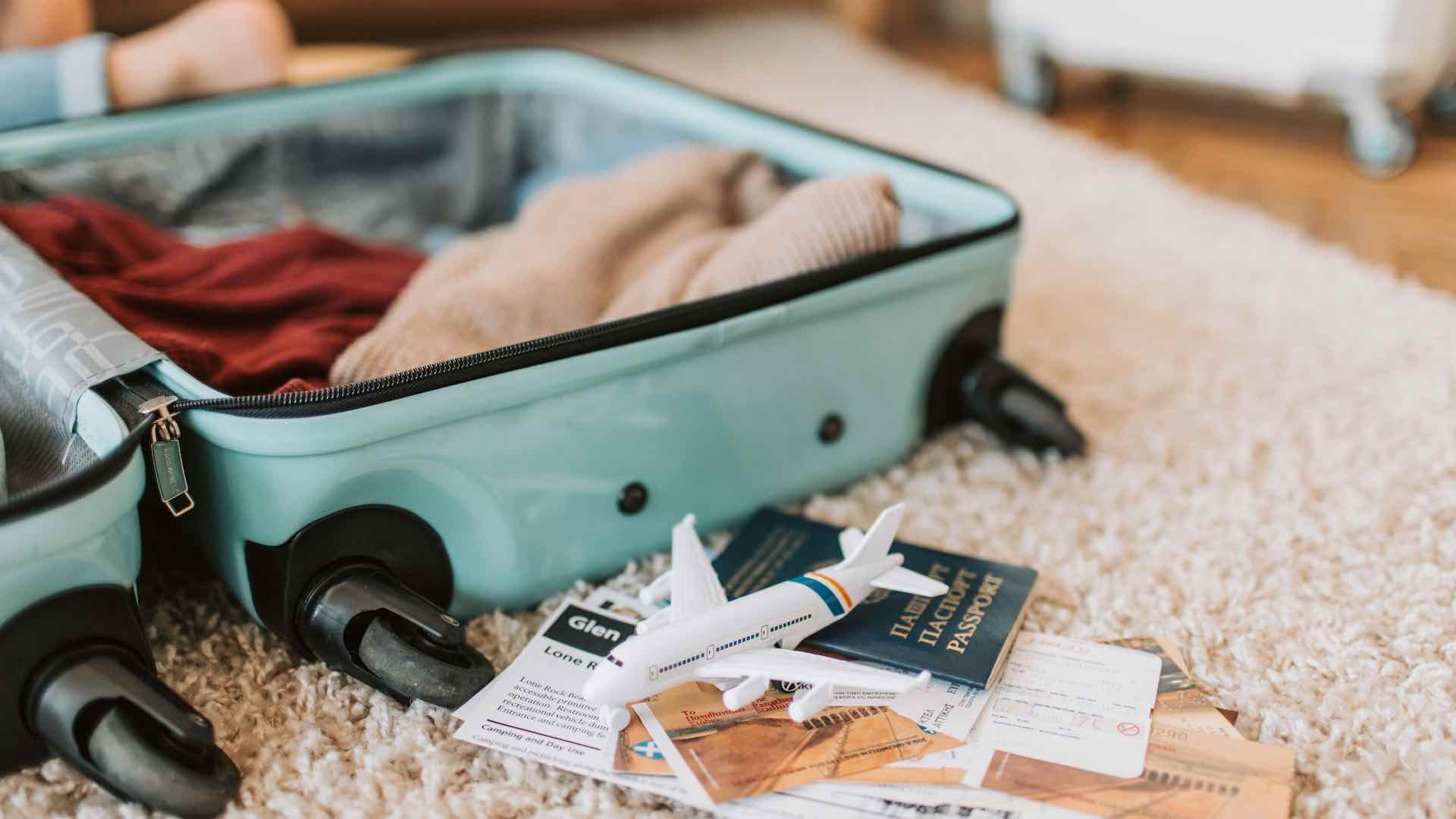 Cuántas maletas puedes llevar sin pagar extra durante un vuelo comercial?  Esto dice la Profeco – El Financiero