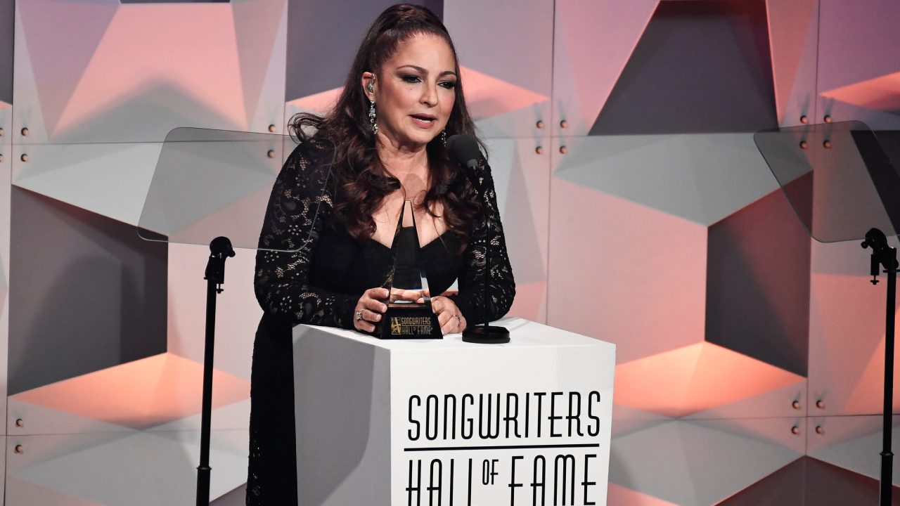 Gloria EStefan Entra al Salón de la Fama de Compositores de EUA N