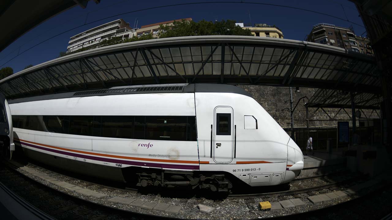 Captan a Pareja en Tren Teniendo Intimidad; Maquinista Se Niega a Operar  Cabina | N+