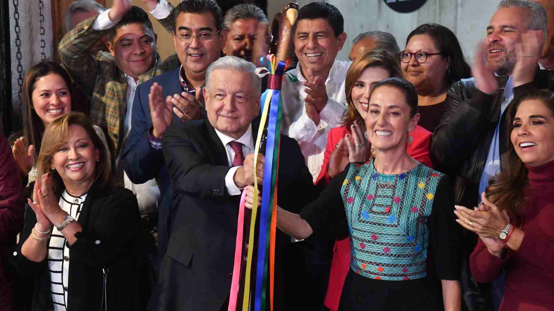 AMLO Aclara Que Bastón De Mando Es 'Original' Y Critica Que INE Pidió ...