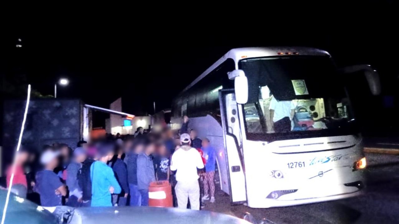 Encuentran A 178 Migrantes En Autobús De Pasajeros En Veracruz | N+