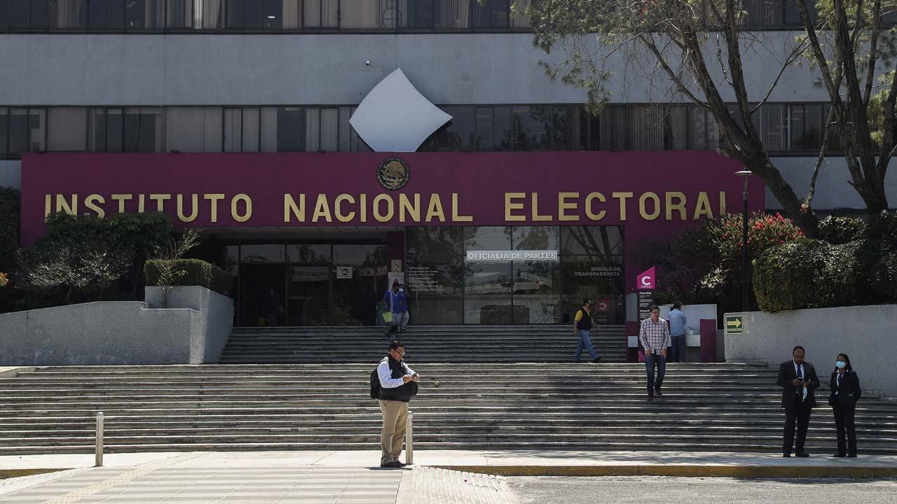 INE Presenta Controversia Contra Plan B De Reforma Electoral | N+