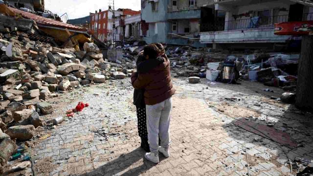 Turquía declara tres meses de estado de emergencia por terremotos