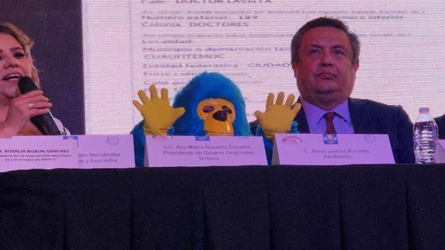 Kemonito extiende las palmas en conferencia de prensa