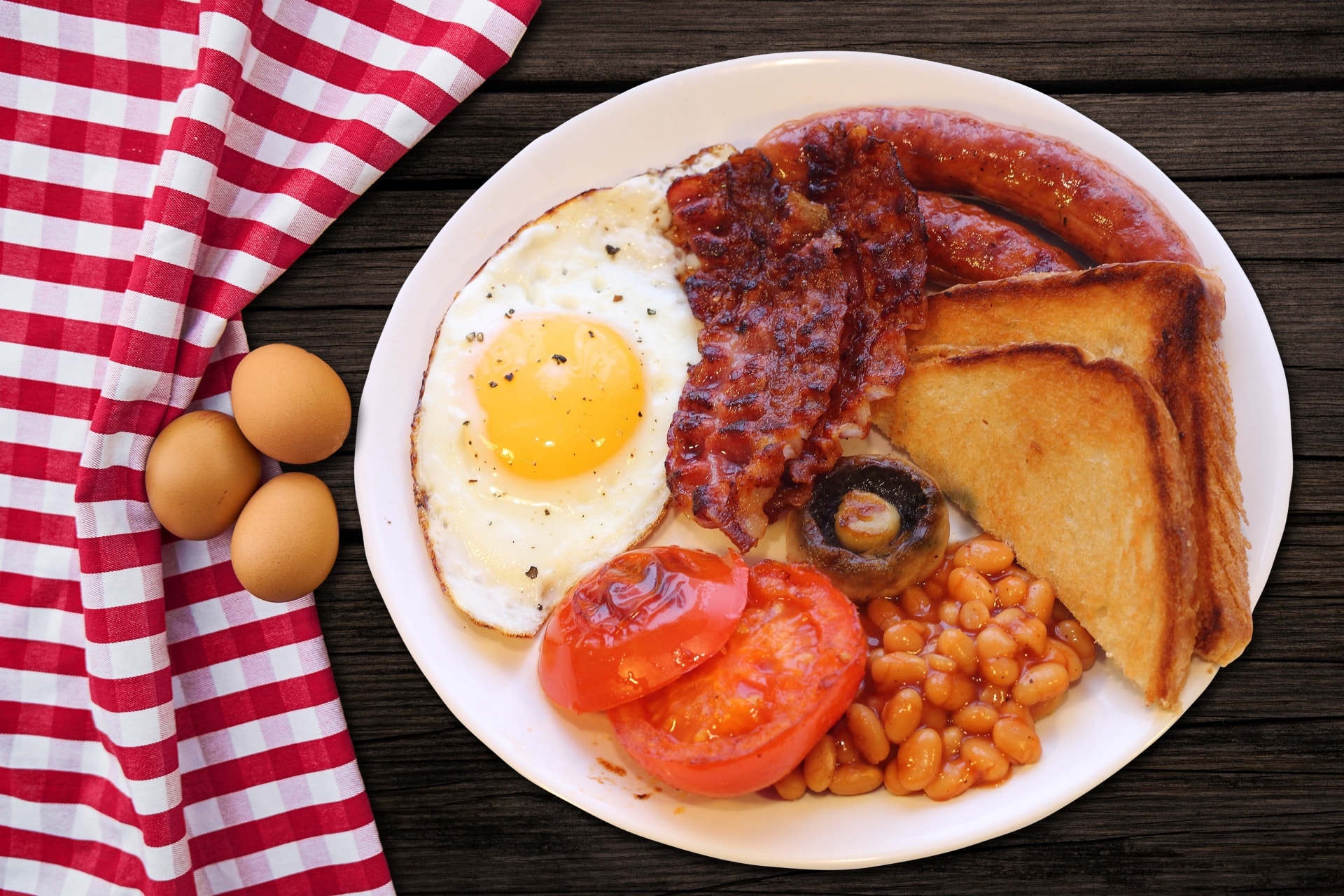 Estudio sugiere que desayunar huevo con tocino ayuda a bajar de peso | N+